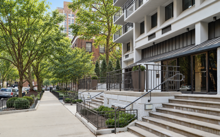 gold coast street with condo buildings and tree-lined sidewalks in Chicago