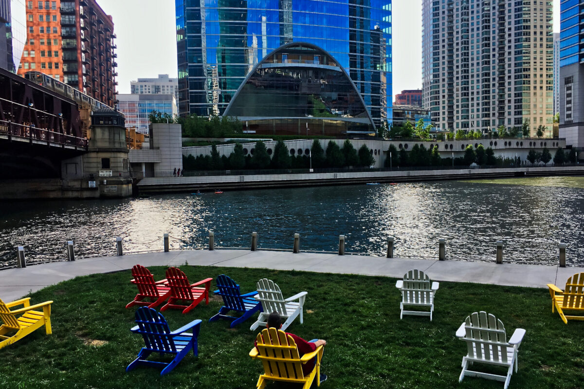 North bank of Chicago River facing south
